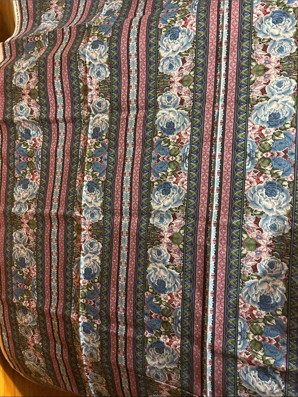 100% Cotton quilting fabric medium weight. Victorian Lady by Jinny Beyer